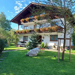 Fruehstueckspension Helmhof Guest house