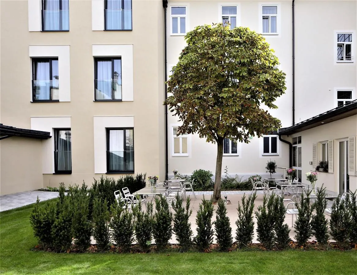 Das Jedermann Boutiquehotel Mit Stadtgarten Salzburg Otel