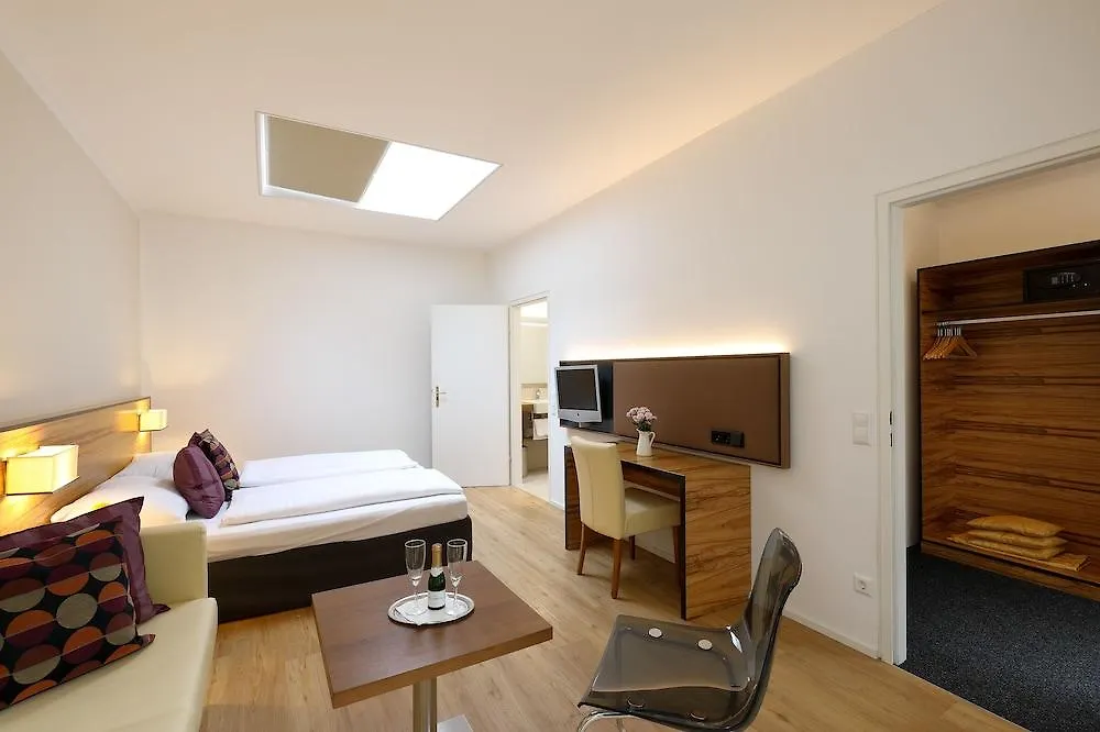 Das Jedermann Boutiquehotel Mit Stadtgarten Solnohrad 3*,