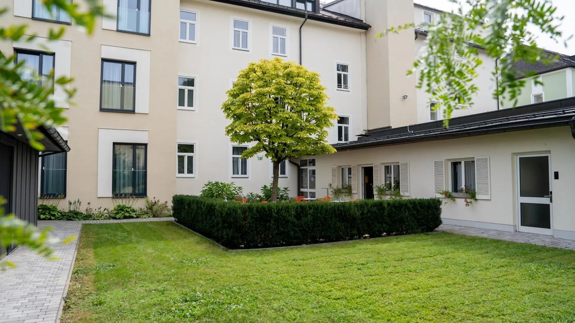 *** Otel Das Jedermann Boutiquehotel Mit Stadtgarten Salzburg Avusturya
