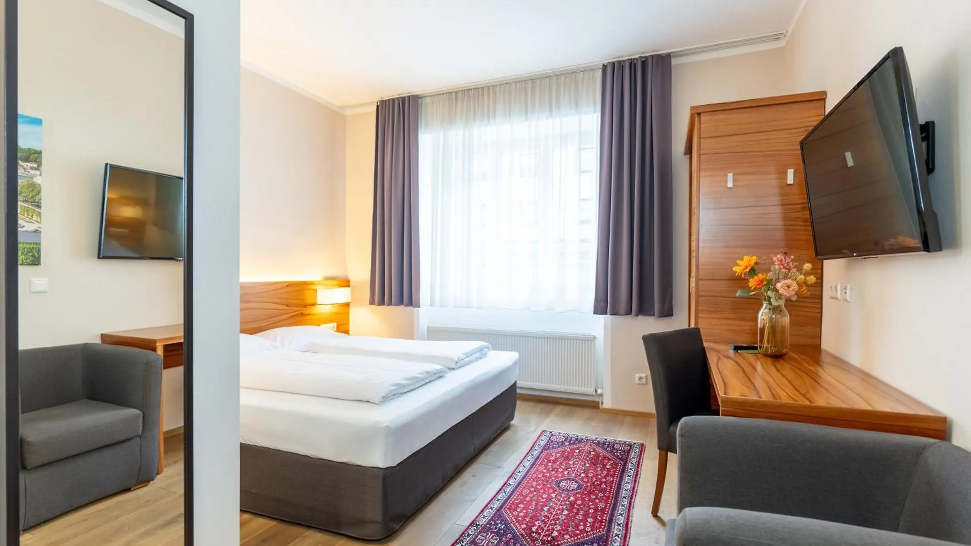 Das Jedermann Boutiquehotel Mit Stadtgarten Salzburg Austria